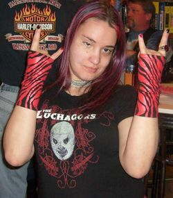 MRandom News Death: Professional wrestler Vicky Lynn Lyons, 34, is dead