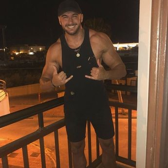 MRandom News Jake Herbert photos and videos leaked reddit onlyf, model says he earns £30,000 a month posing with his dad
